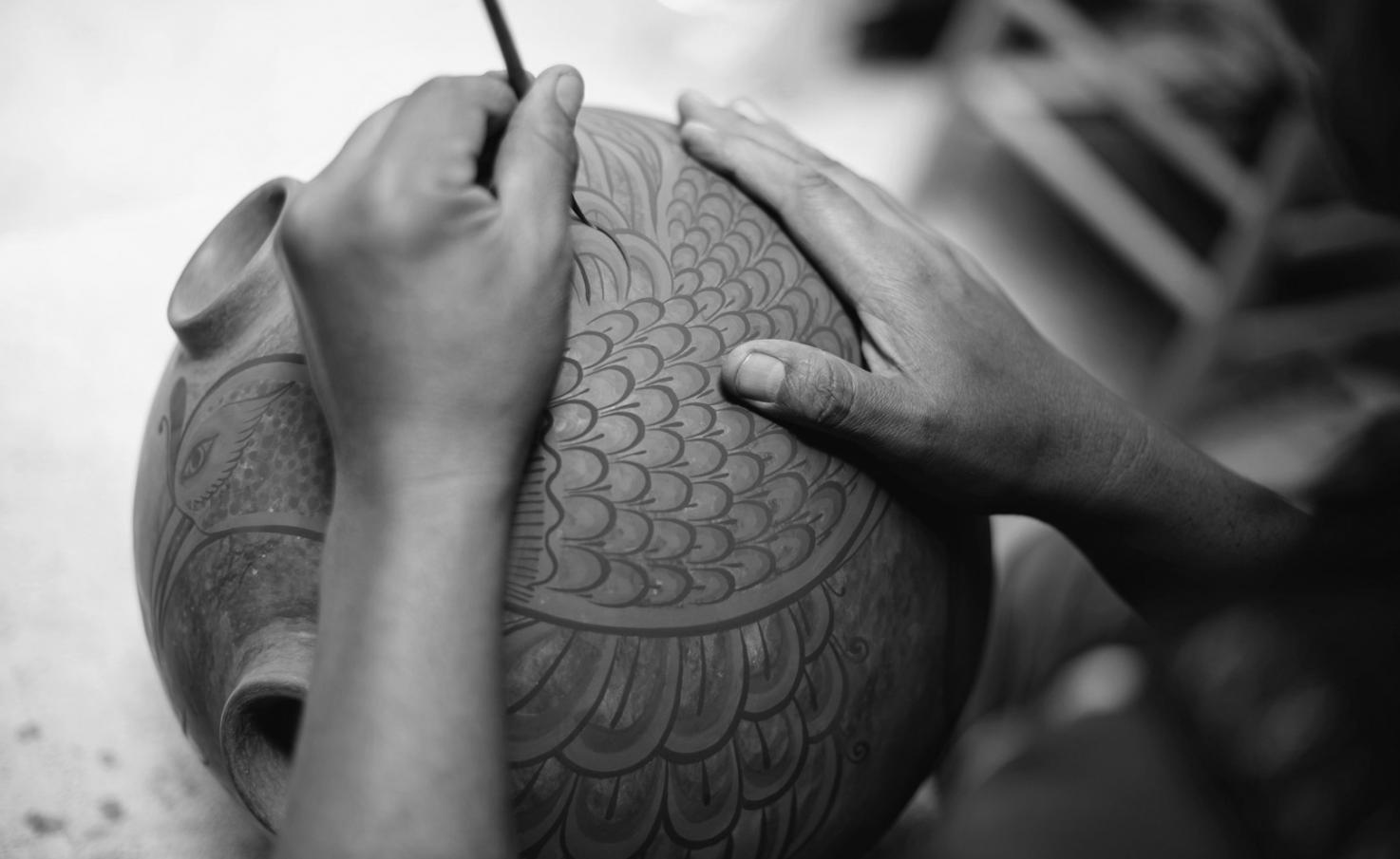 Творчий процес декорування аксесуарів у майстерні Thoxalern